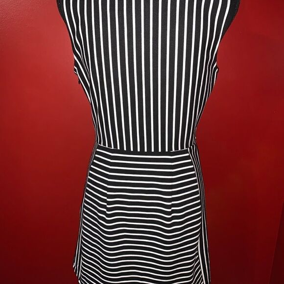 UO Silence+Noise Dress  - Picture 4 of 6